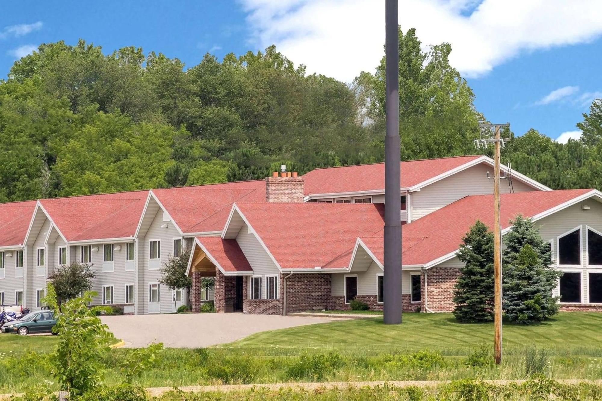 Americinn By Wyndham Baldwin Extérieur photo