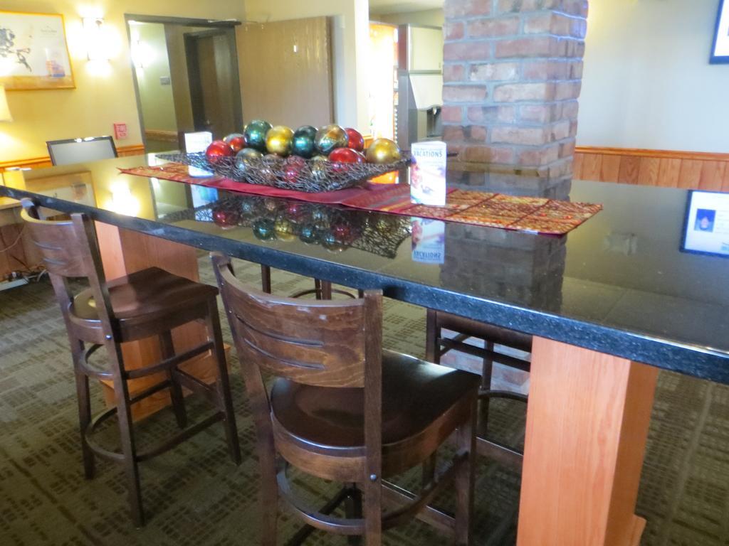 Americinn By Wyndham Baldwin Extérieur photo