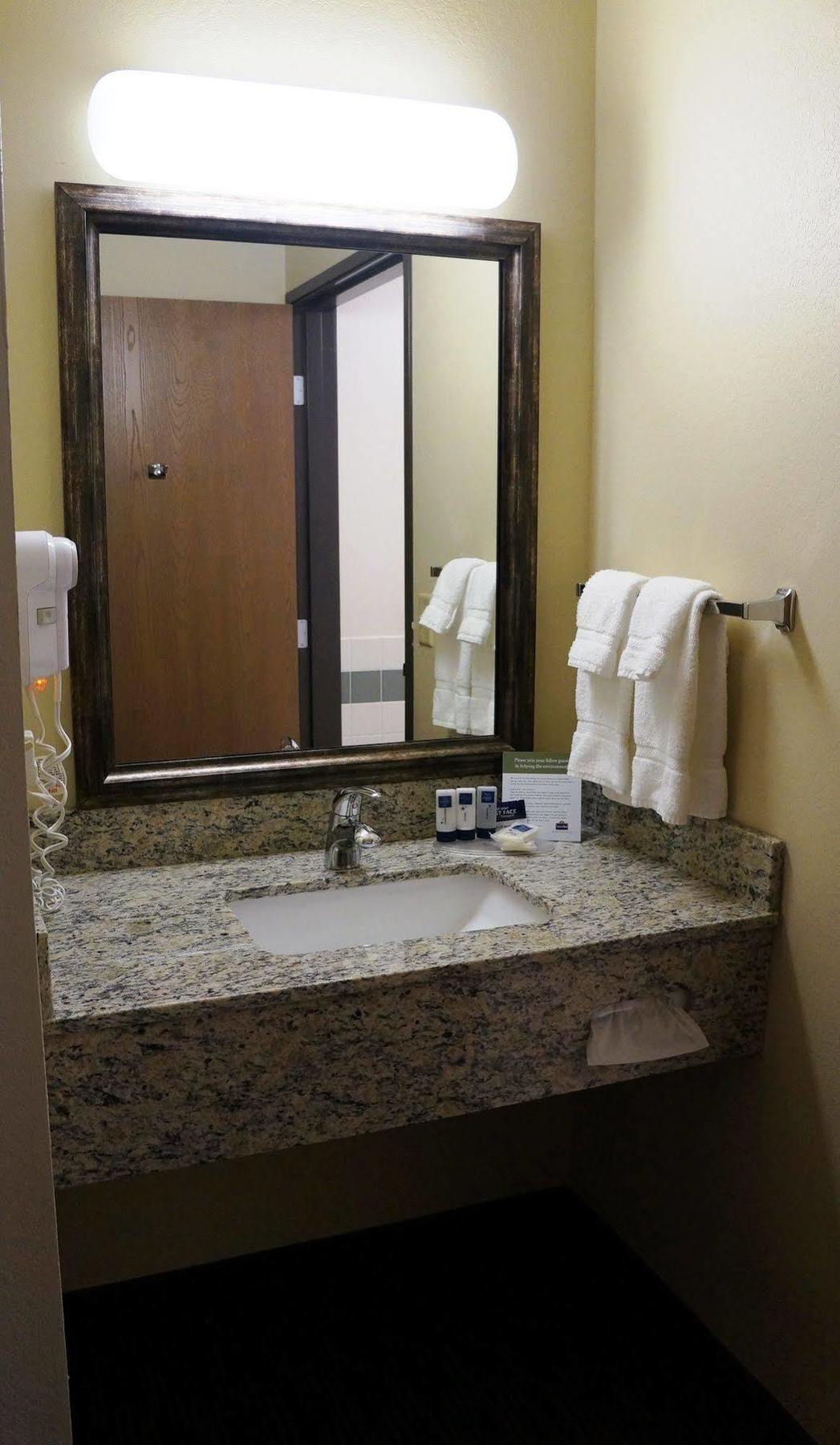 Americinn By Wyndham Baldwin Extérieur photo