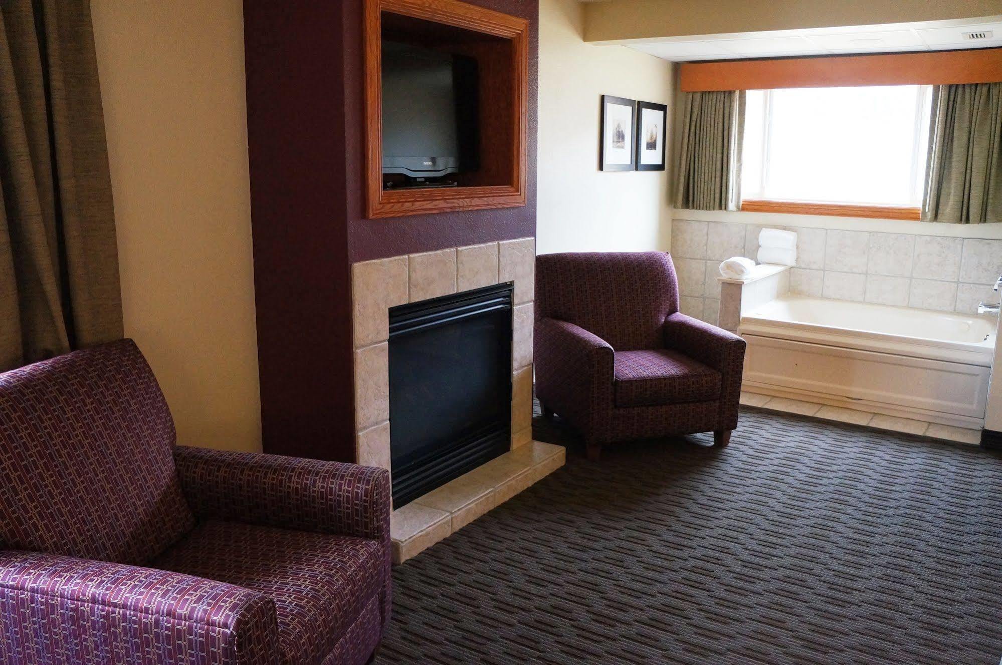 Americinn By Wyndham Baldwin Extérieur photo
